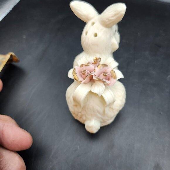 Vintage Bunny Rabbit Salt & Pepper Shakers Porcelain Set - Picture 7 of 8